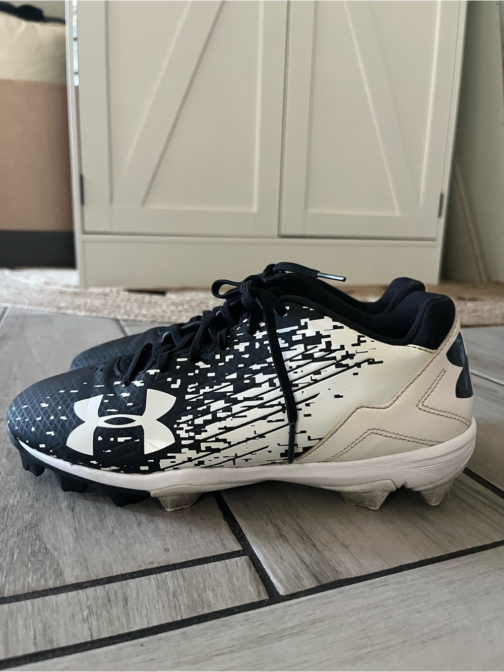 Under Armour Kids Black & White Graphic Baseball Cleats